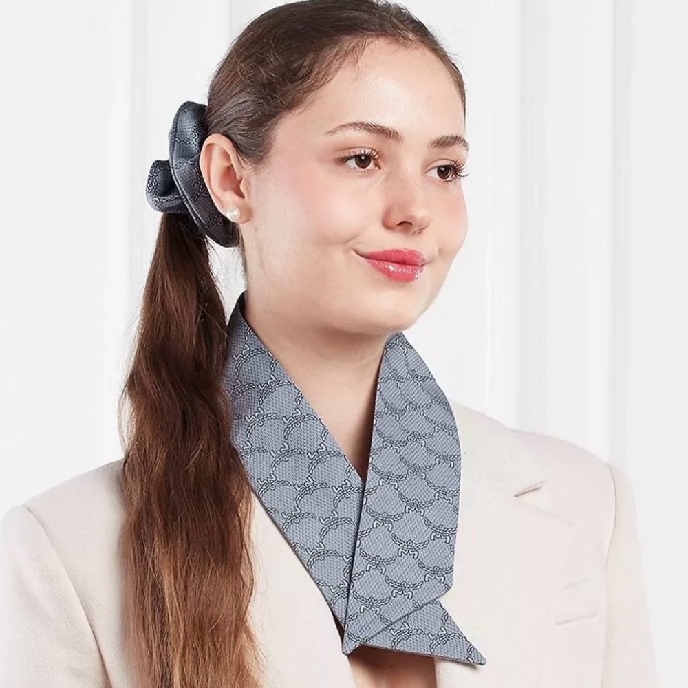 MCM Srunchy and reversible scarf